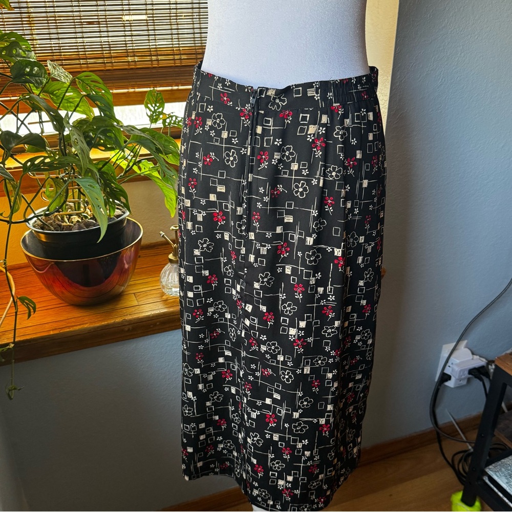 90’s Sag Harbor Black red Floral geometric Midi Skirt PS cottage garden core